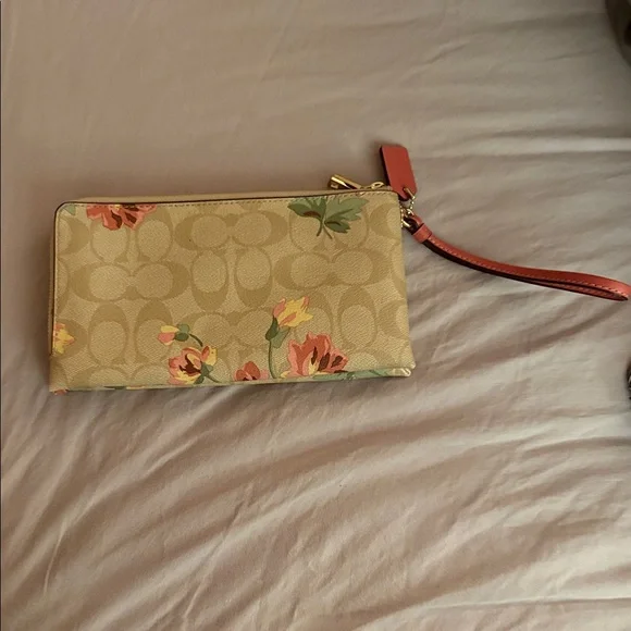 Never used Coach Floral Wristlet in Beige and Coral - Picture 2 of 7